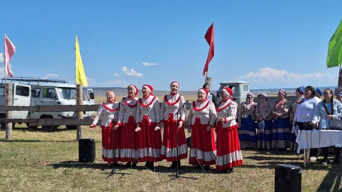 Выступление ансамбля "Ивушки"